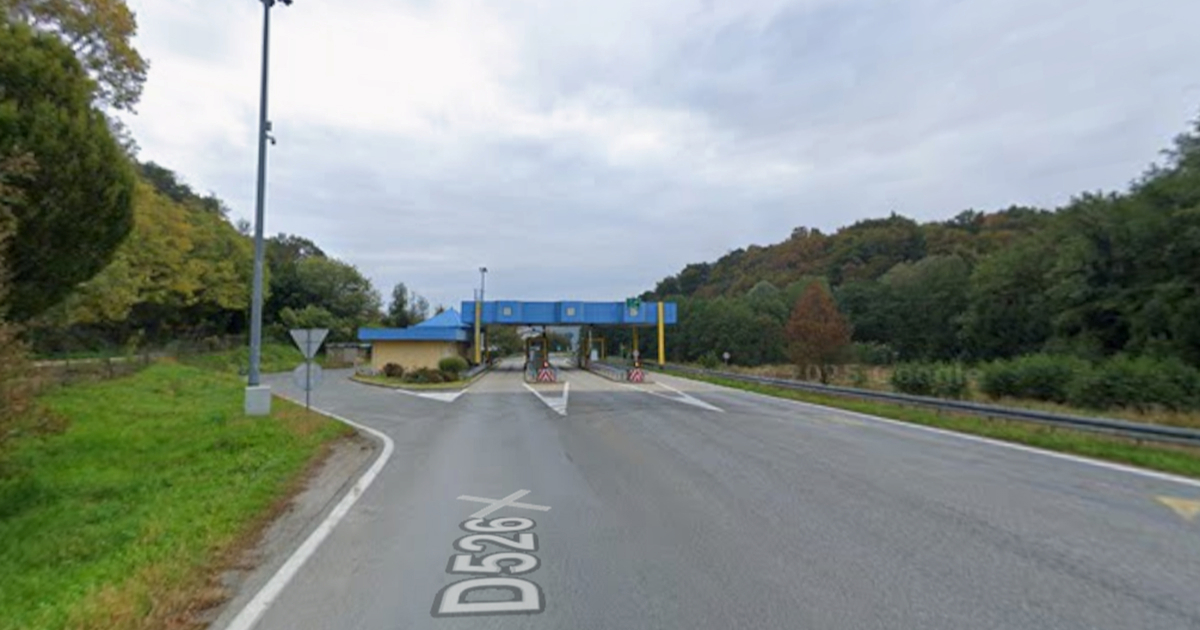 Vozio kombi u suprotnom smjeru, udario auto i naplatnu pa pobjegao. Ostao bez vozačke