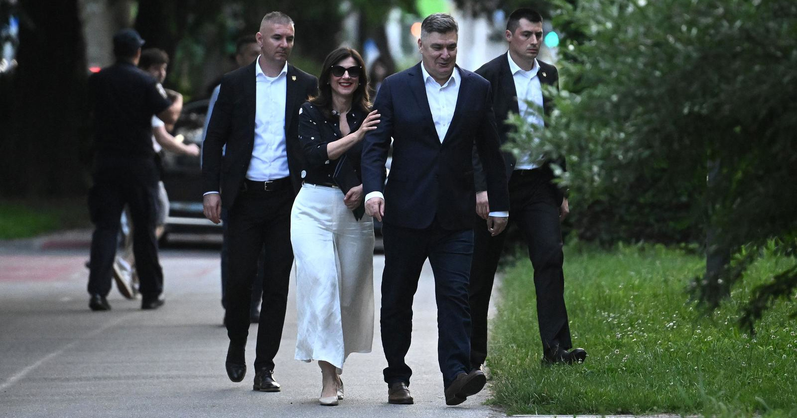 Milanovići se pojavili na izložbi, Sanja oduševila elegantnom kombinacijom