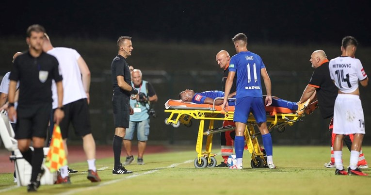 Hitna odvezla igrača Slavena. Dobio je laktom u glavu