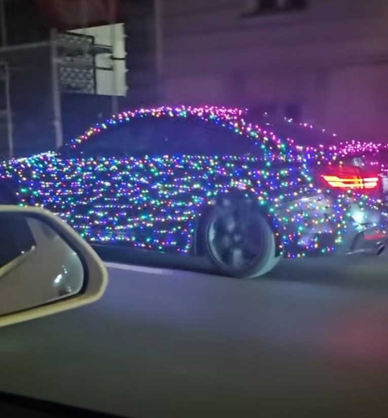 Zagrebom opet kruži okićeni BMW