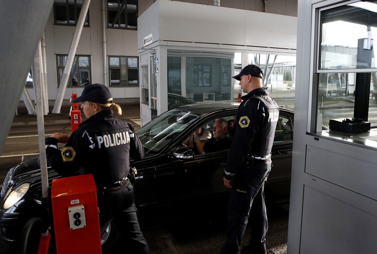 Janšina vlada ukinula kontrole na granici s Hrvatskom. Reagirali Plenković i EU