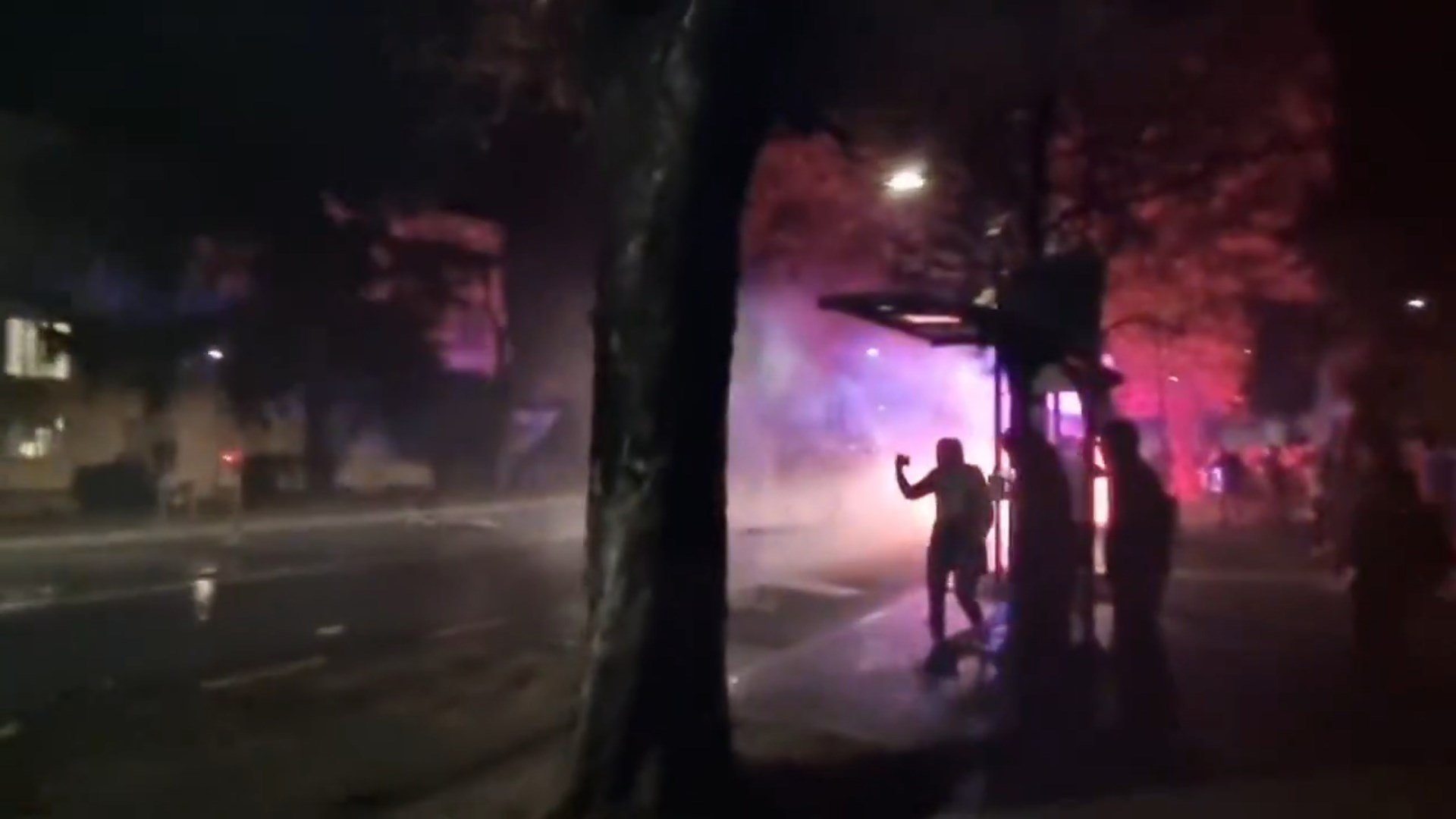 Talijanska policija vodenim topovima i suzavcima tjerala propalestinske prosvjednike