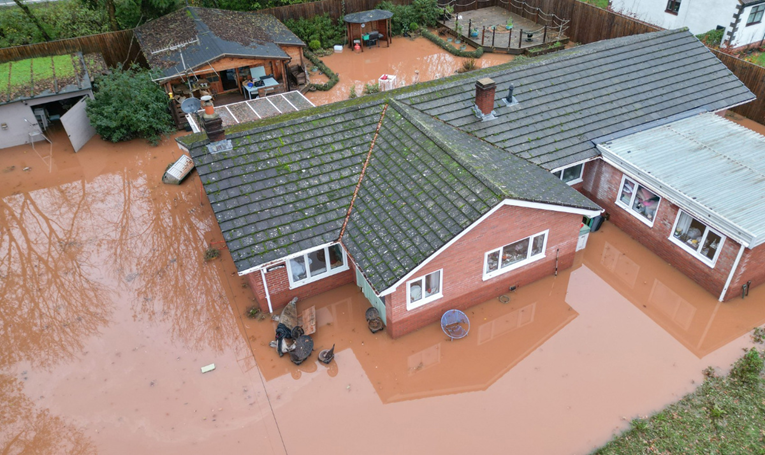 VIDEO Oluja Claudia poplavila Veliku Britaniju i Irsku. Mnogi ostali bez struje