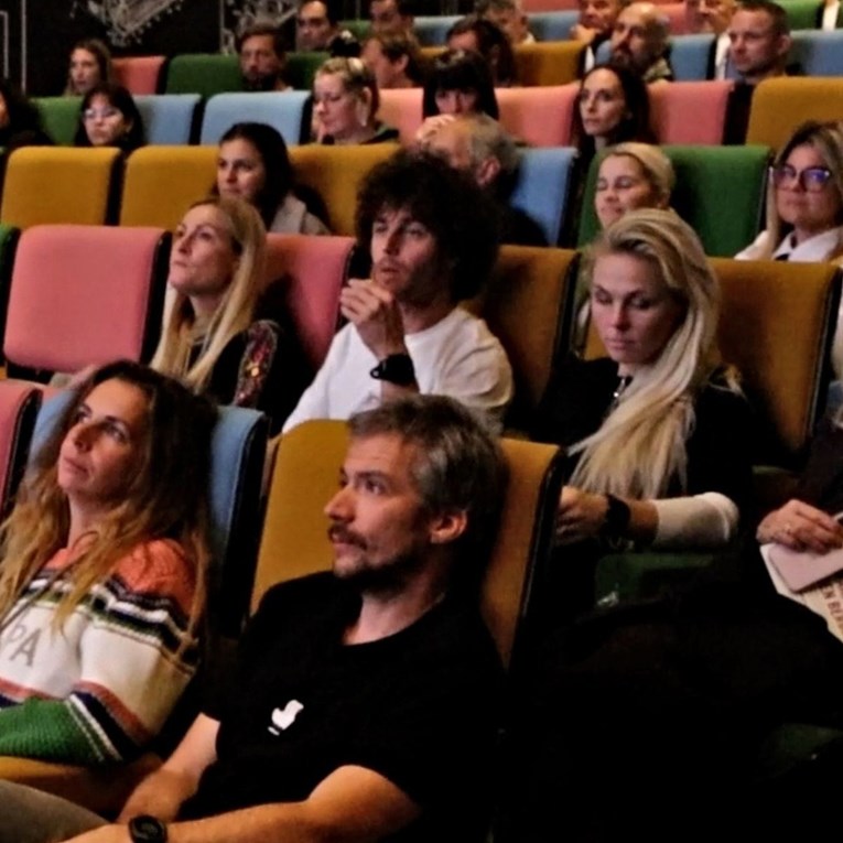 Janica Kostelić na premijeru bratovog filma došla s dečkom