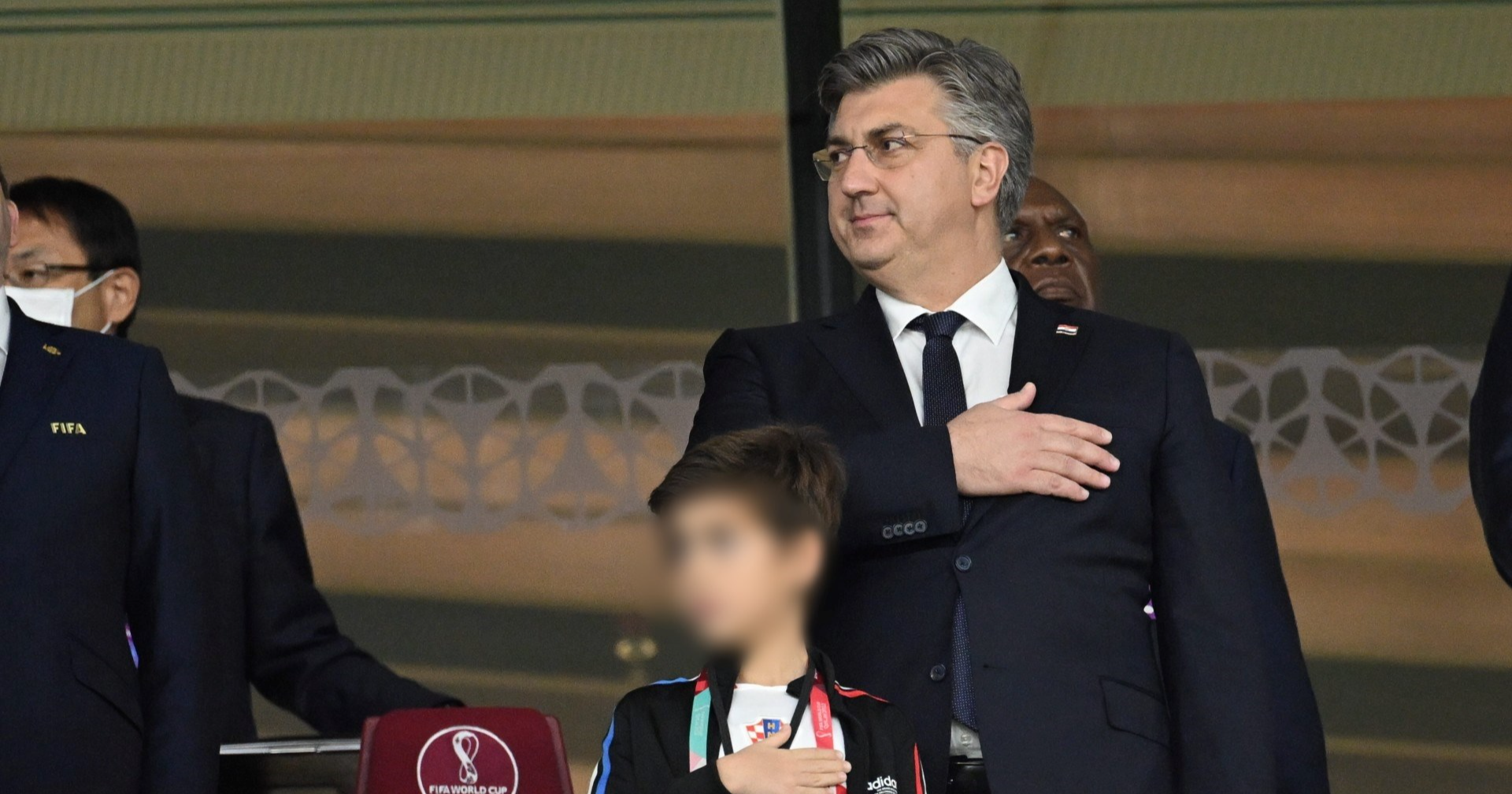 Plenković na tribinama navijao sa sinom Marijem