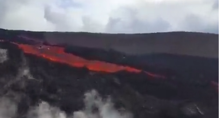 Eruptirao vulkan na španjolskom otoku, diže se veliki oblak dima