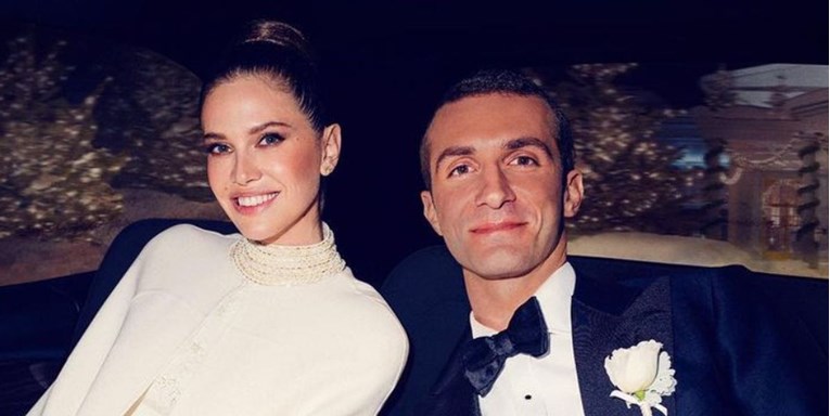 Bivša žena Romana Abramoviča objavila dosad neviđenu fotku s vjenčanja s novim mužem
