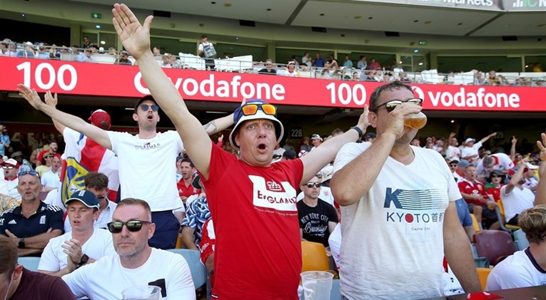 Engleski navijači: Nema alkohola na stadionima? Nema veze, napit ćemo se prije