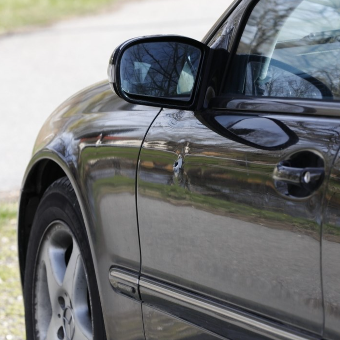 FOTO Ispred kuće ubijenog poduzetnika parkiran Mercedes, ima rupu od metka