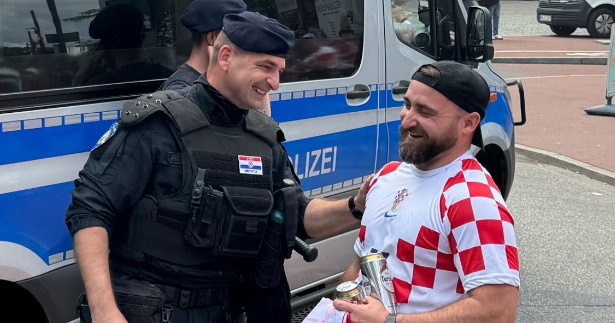 FOTO Hrvatska I Njemačka Policija S Hrvatskim Navijačima U Hamburgu ...