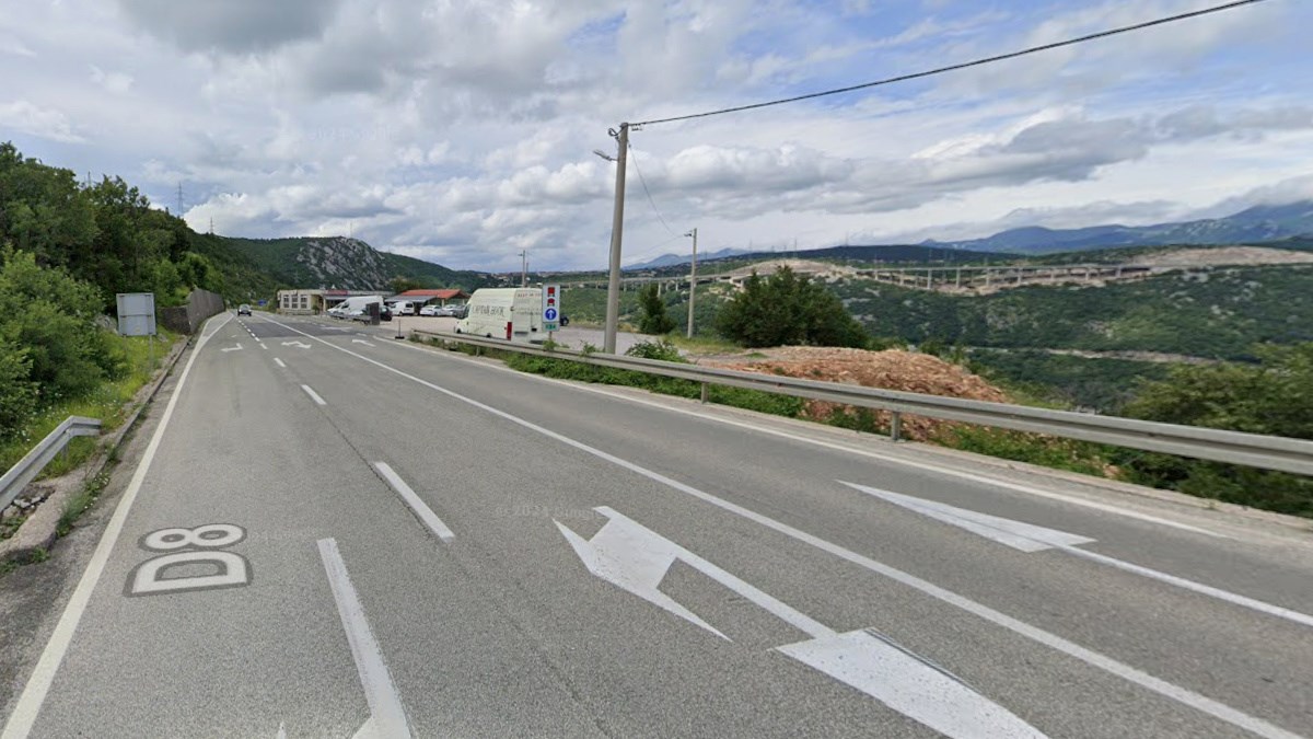 Prometna kod vidikovca iznad Bakra. Vozač u nesvijesti prevezen u bolnicu