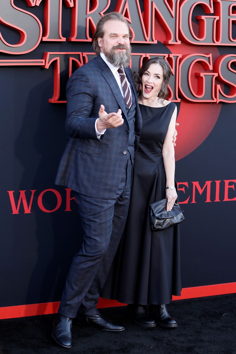 David Harbour nahvalio kolegicu iz Stranger Thingsa: "Ona je izvanredno stvorenje"