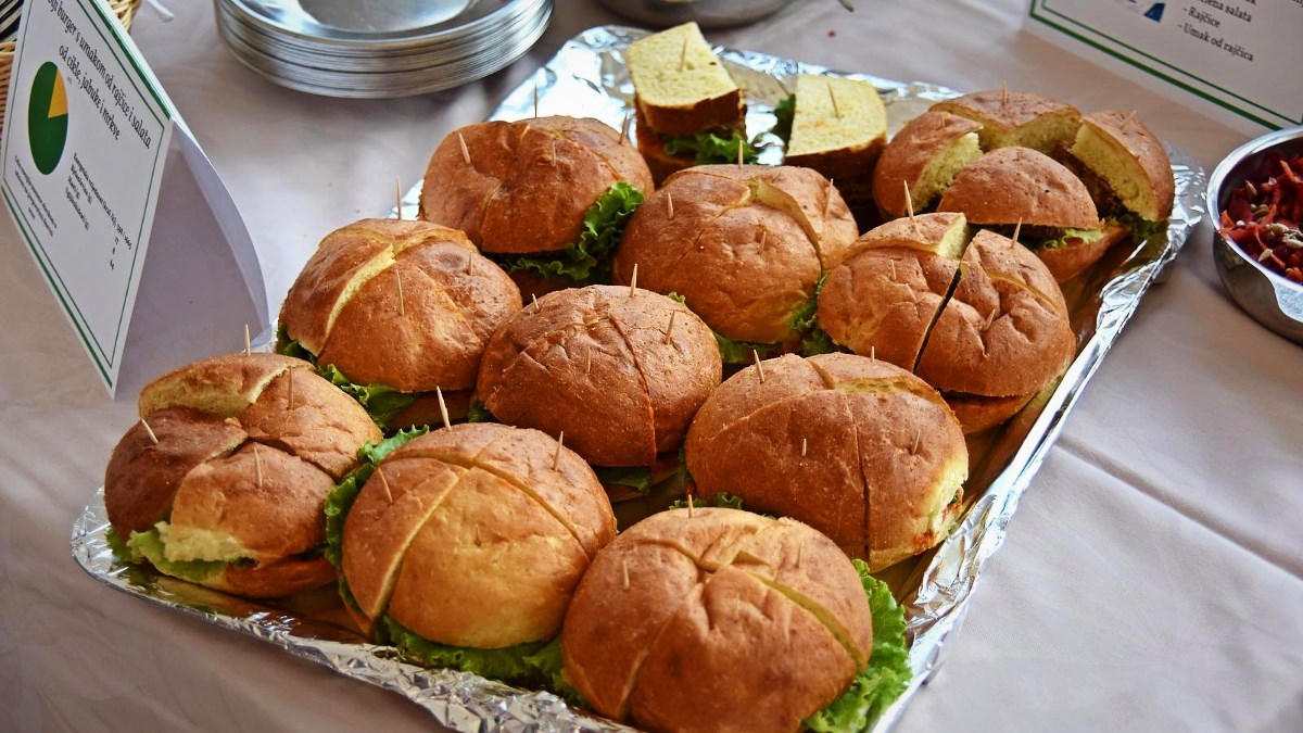 Besplatan obrok za više od 4000 djece u 11 pulskih osnovnih škola