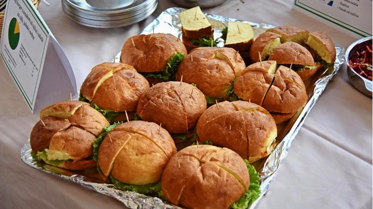 Besplatan obrok za više od 4000 djece u 11 pulskih osnovnih škola