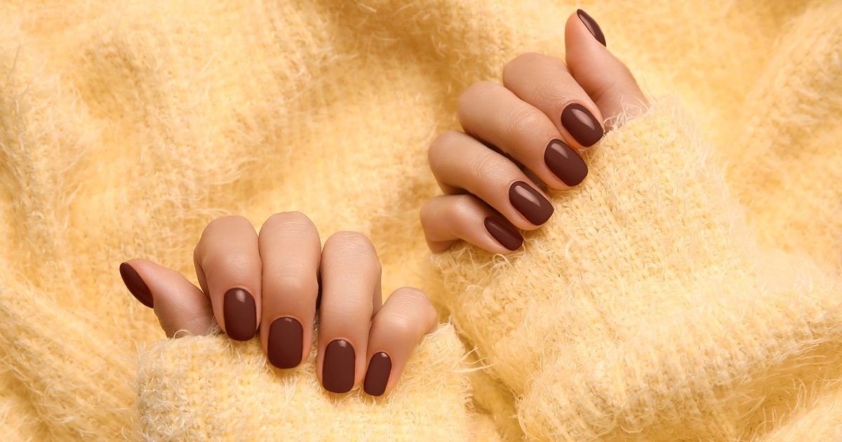 Zašto je smeđa boja noktiju apsolutni hit ove sezone?