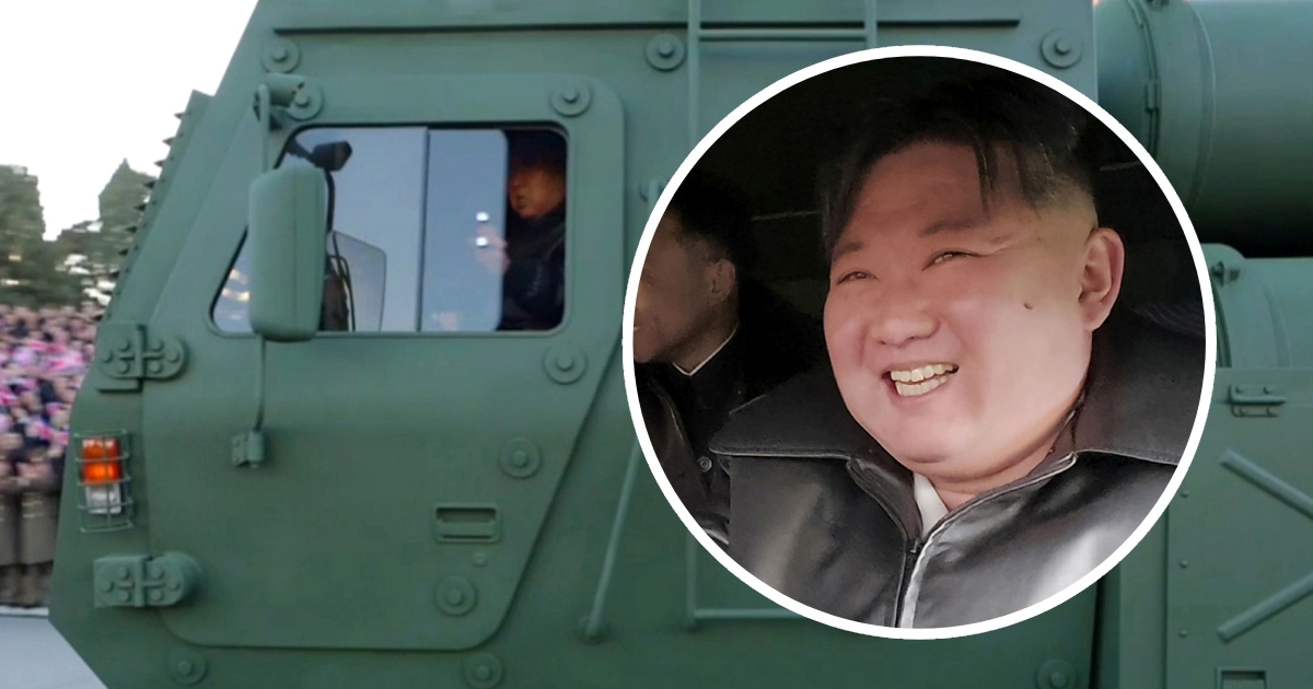 FOTO Kim Jong Un vozio raketni lanser koji može nositi nuklearno oružje