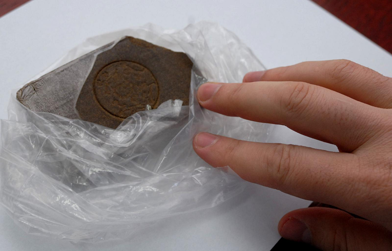 Kilu hašiša poslao poštom