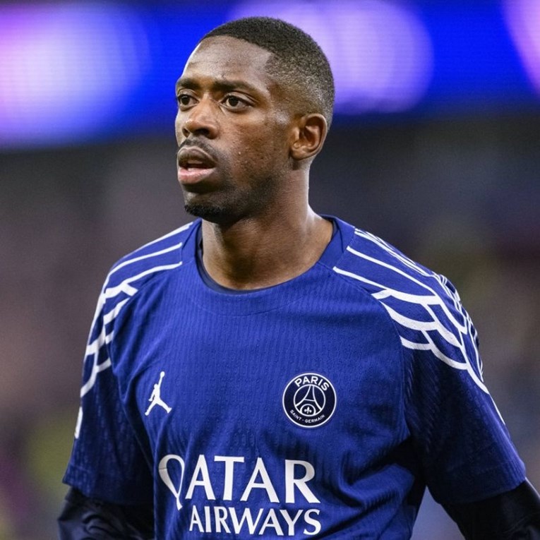 Dembélé odbio nagradu za igrača utakmice. Nakon toga je nastala hit-fotografija