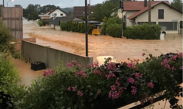 VIDEO U Sloveniji ogromna kiša i poplave. Stiže nevrijeme, DHMZ objavio upozorenje