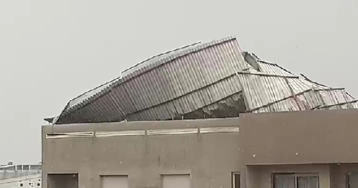 VIDEO Pogledajte kako vjetar čupa krov sa zgrade u Zagrebu