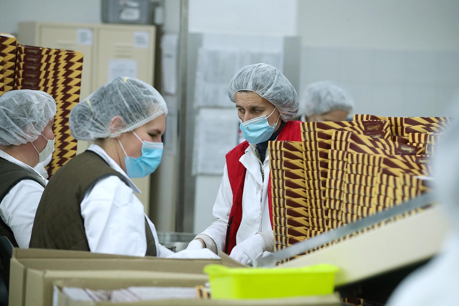 Broj zaposlenih u industriji u Hrvatskoj pada na godišnjoj razini. Na mjesečnoj raste