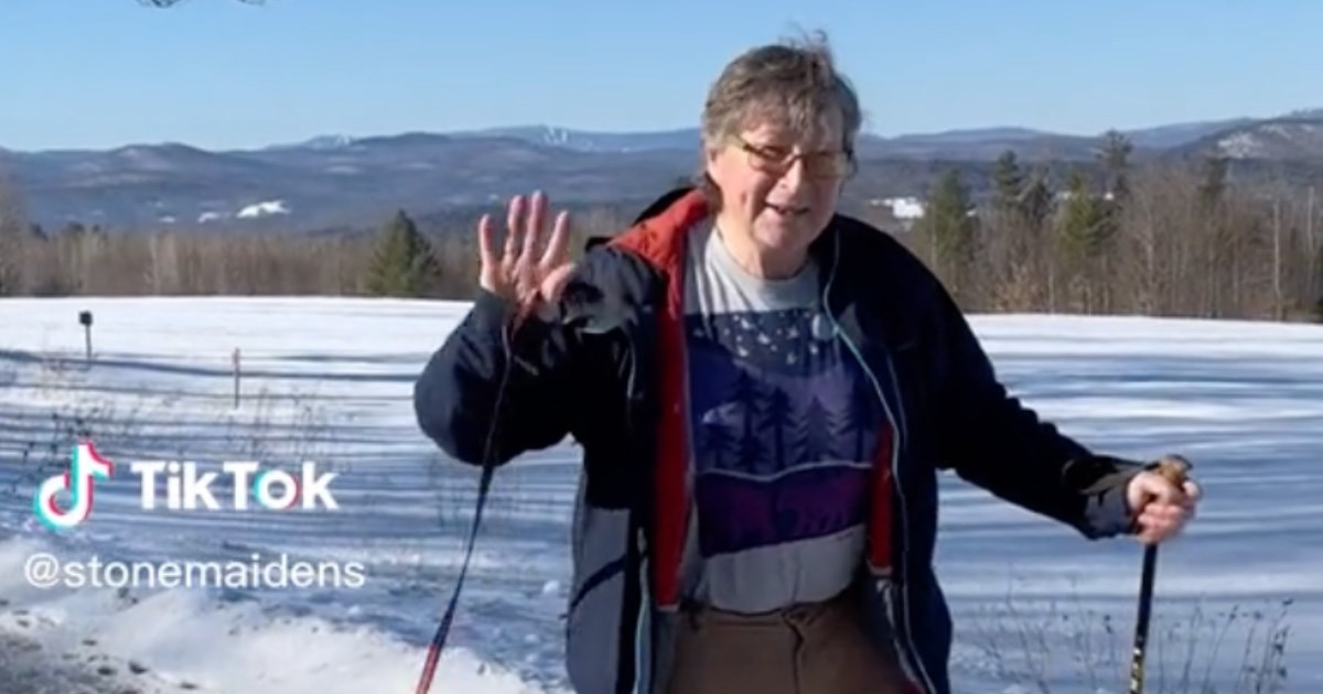 Kći je odlučila pomoći tati u prodaji knjige koju je napisao. Postala je broj 1