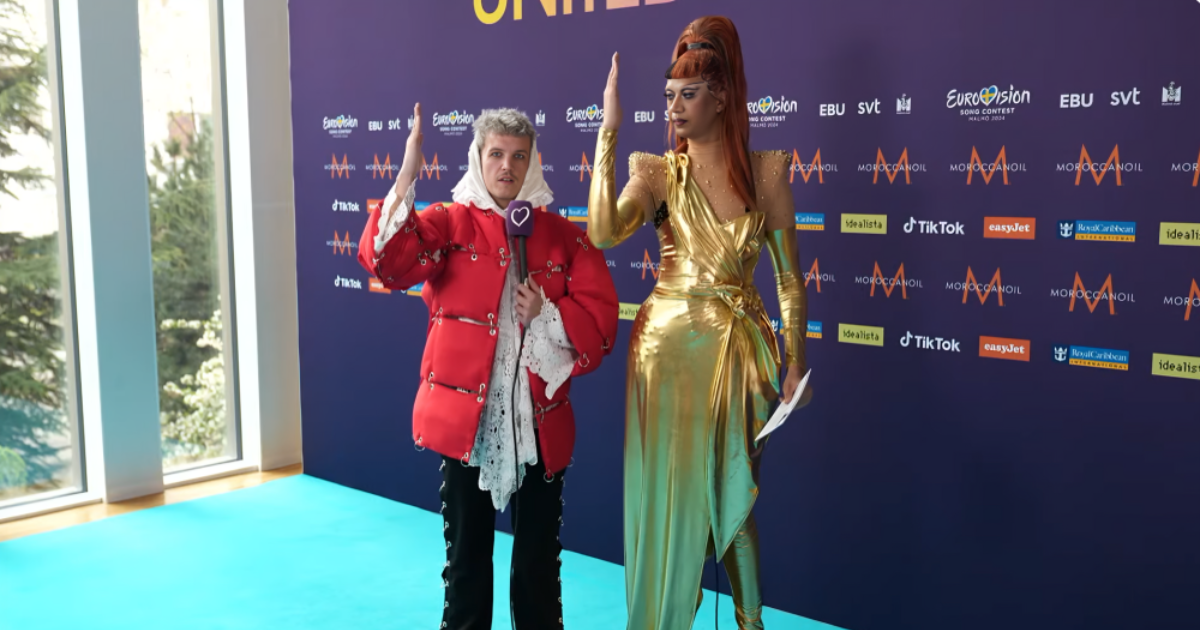 Lasagna prošetao tirkiznim tepihom na otvorenju Eurosonga, nosio upečatljiv outfit