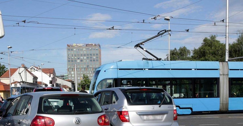 Tramvaji vozili obilazno, nesreća na uglu Držićeve i Branimirove