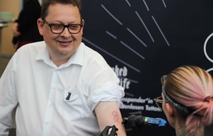 FOTO Njemački zastupnici tetovirali si O i D. Evo što je to