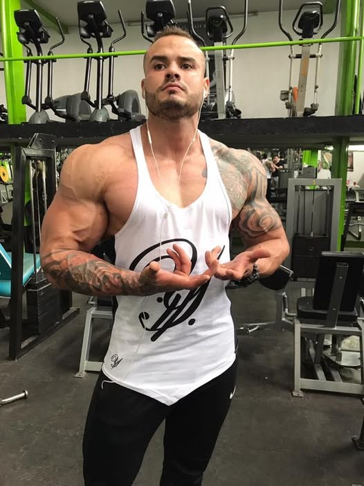 Muškarac koji je desetljeće uzimao steroide otkrio što mu se dogodilo s bradavicama