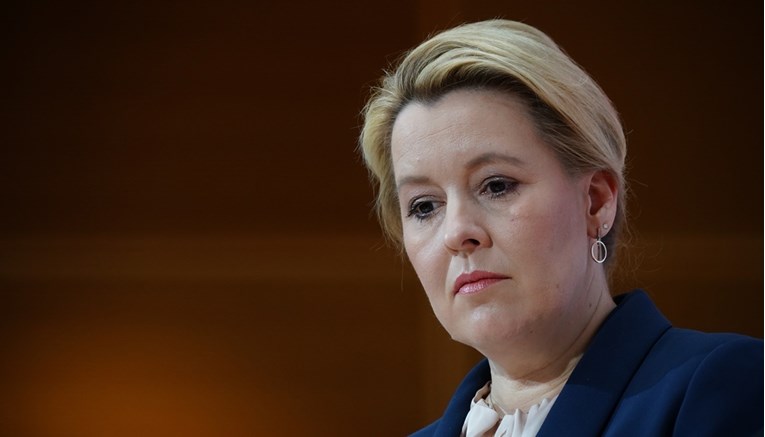 Ne staju napadi na njemačke političare. Berlinska senatorica ozlijeđena u knjižnici