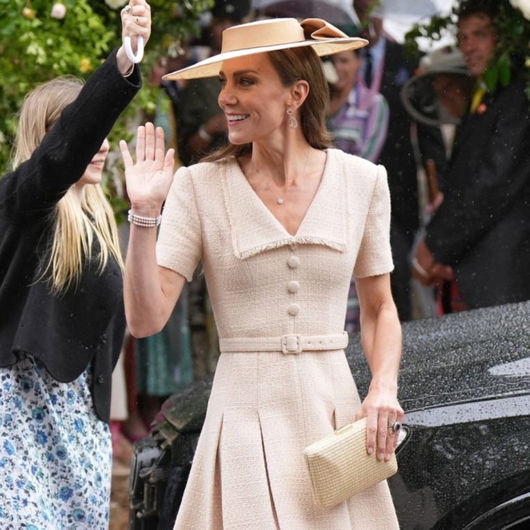 Kate Middleton na kraljevsko vjenčanje došla s torbicom od 33 eura