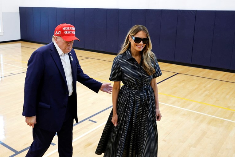 Melania i Donald Trump glasali zajedno na Floridi, pojavile se teorije zavjere o njoj