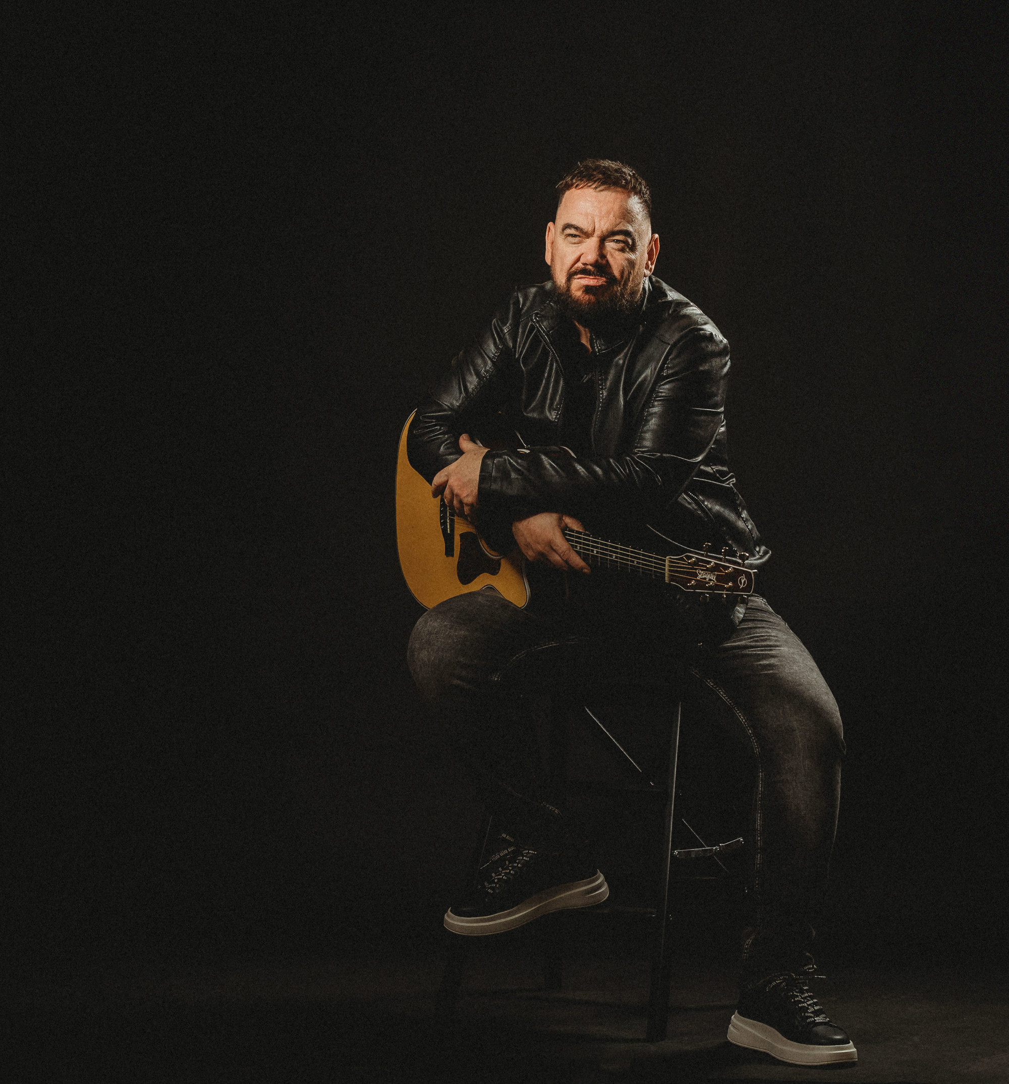 Bronz predstavlja novi singl "Oprosti što te ne volim" - najavu albuma "Ma daj!"