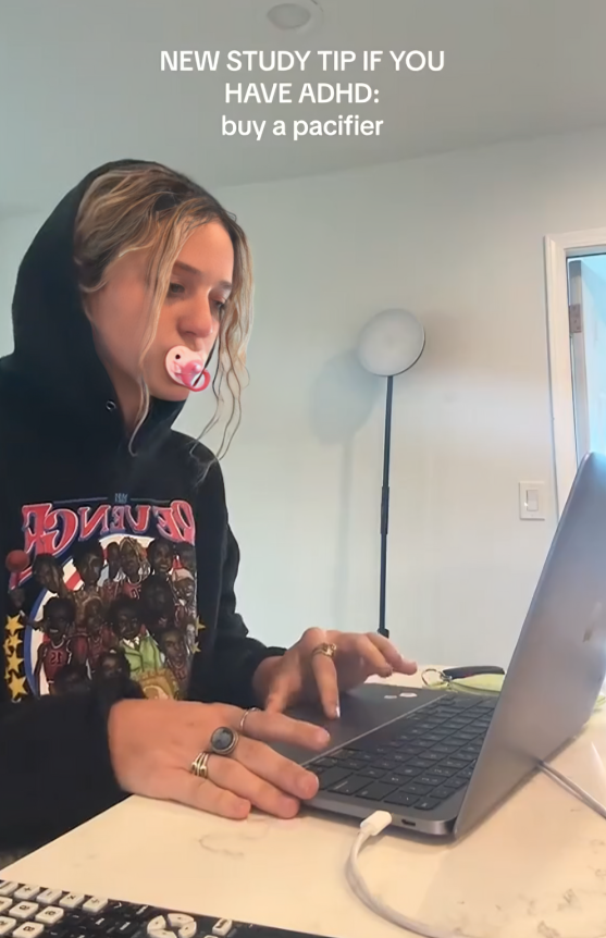 Gen Z ima bizarni trend s dudama. Stomatolozi upozoravaju na ozbiljne posljedice