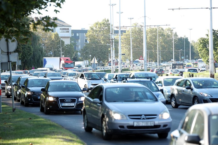 Prodaja novih vozila u travnju pala 87 posto u odnosu na lani