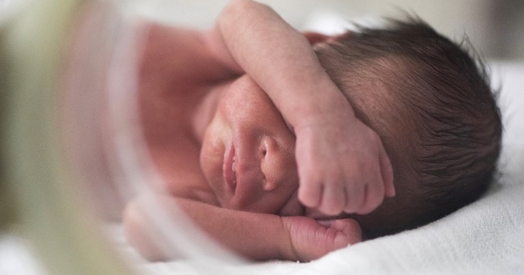 WHO: Kontakt kože na kožu povećava šanse za preživljavanje prerano rođenih beba