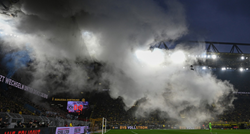 Utakmica Bundeslige nakratko prekinuta zbog dimnih bombi