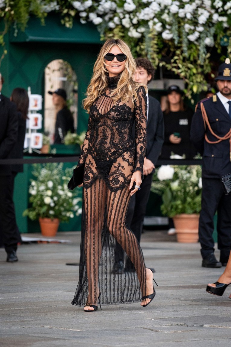 Heidi Klum (53) ukrala poglede u gotovo prozirnoj haljini na Tjednu mode u Milanu