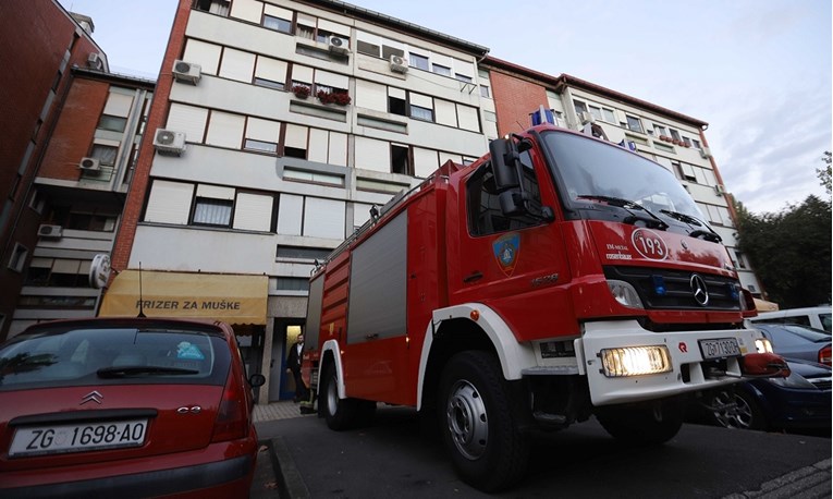 FOTO Požar u zgradi u Zagrebu. Poginuo muškarac, žena opečena i u stanju šoka