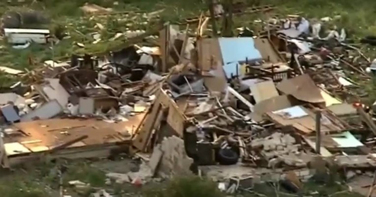 Manji avion se zabio u kuću u SAD-u, četvero mrtvih