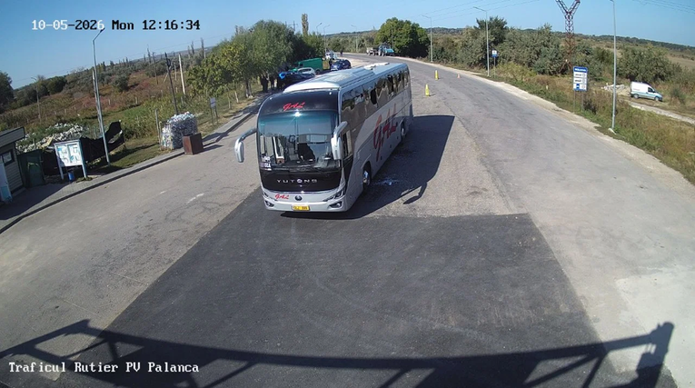 Projektil se odbio od tla i pogodio autobus kod Moldavije