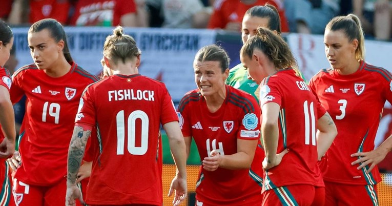 Autobus nogometašica Walesa doživio prometnu nesreću. Nitko nije ozlijeđen