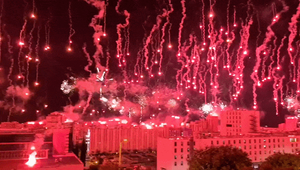 Pogledajte nestvarne scene iz Splita. Torcida za rođendan zapalila nebo