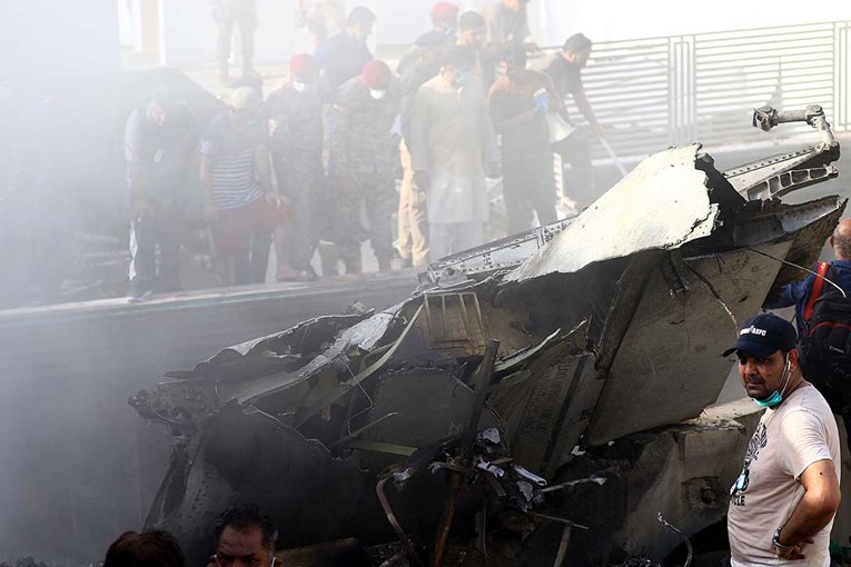 Samo dvoje preživjelih, 97 poginulih u zrakoplovnoj nesreći u Pakistanu