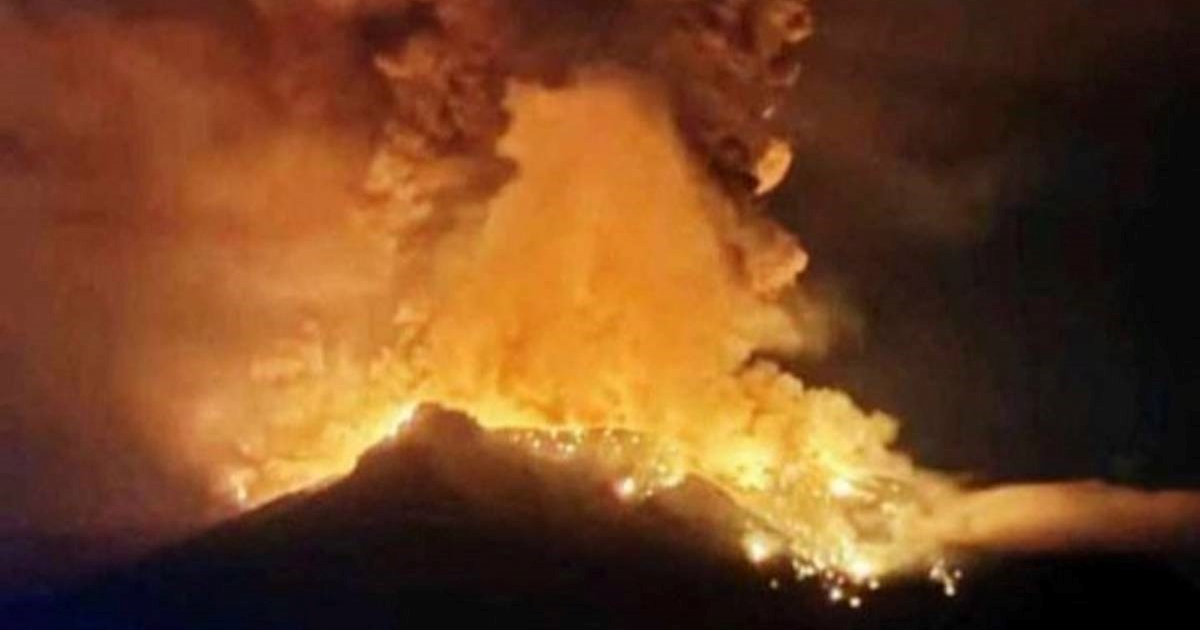 Stotine evakuirane nakon erupcije indonezijskog vulkana Ruang
