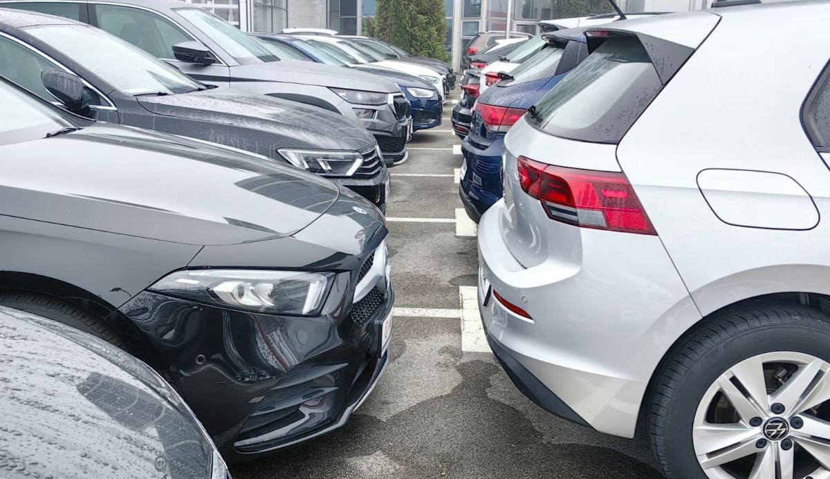 Boja automobila utječe na njegovu vrijednost pri preprodaji. Šarene boje loše prolaze