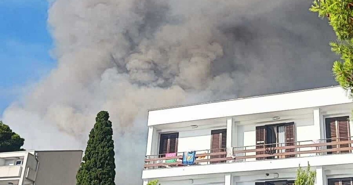 U Podgori krenula evakuacija. Vatrogasni zapovjednik: Situacija nije dobra