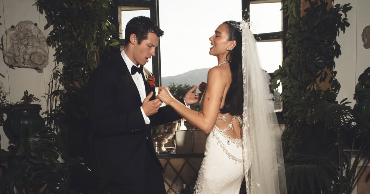 Pola milijuna perlica i šlep od 2 metra: Dua Lipa napokon pokazala vjenčanicu