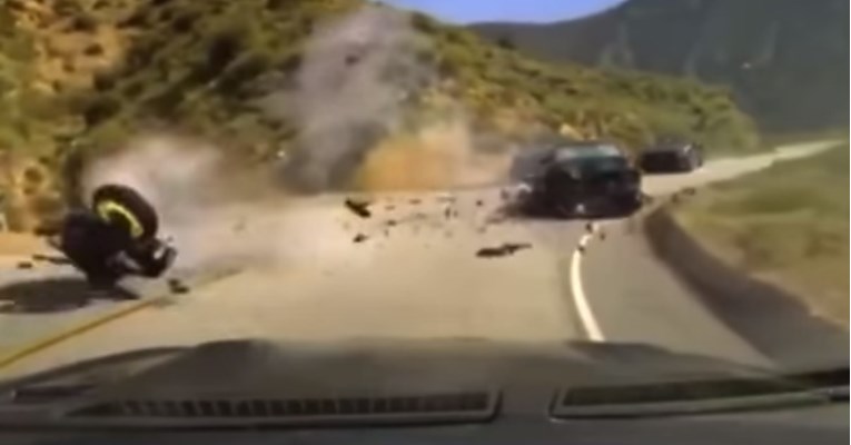 VIDEO Motociklist snimio frontalni sudar s BMW-om. Preživio je